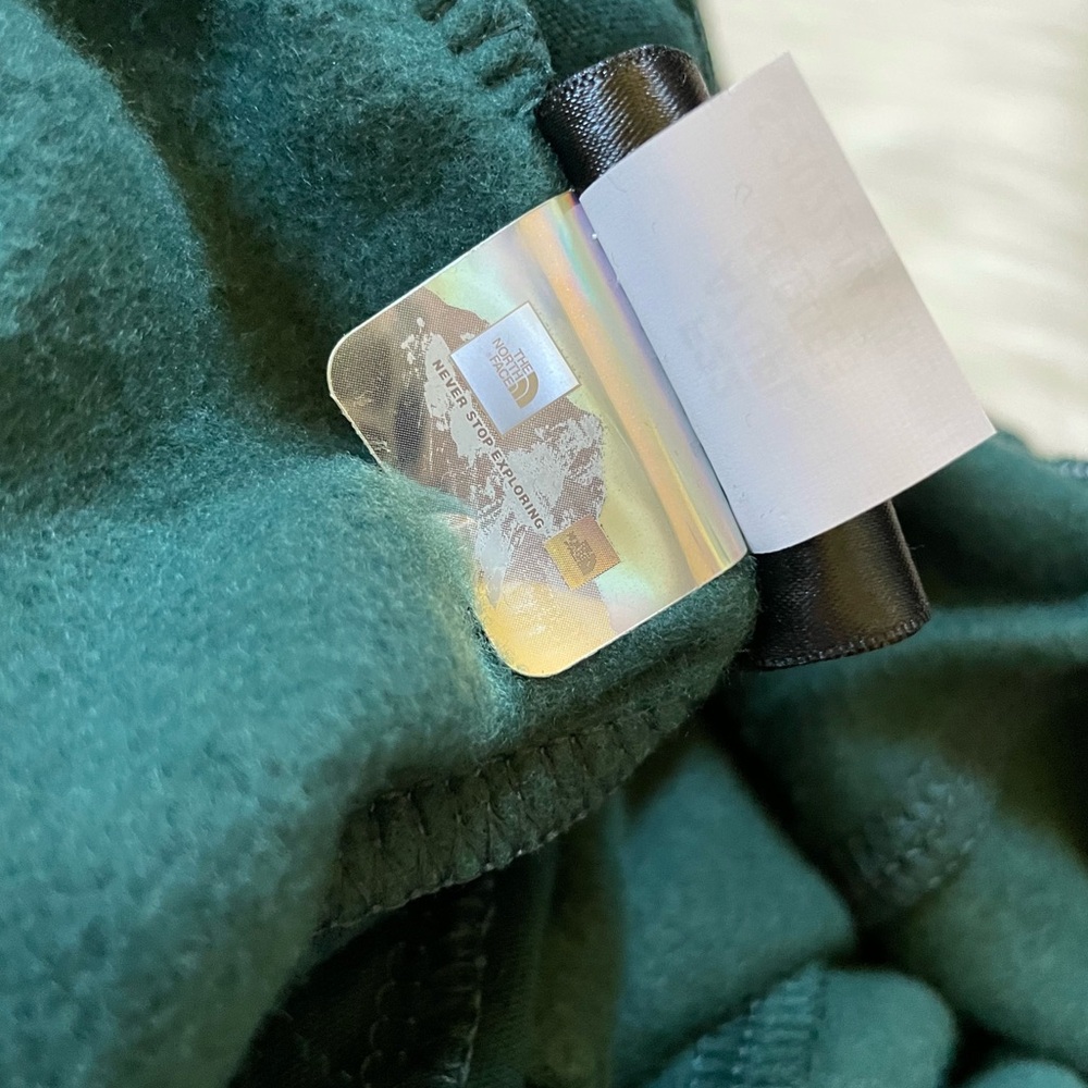 The North Face Women’s Half Dome Ponderosa Green Sweatpants - Picture 7 of 7